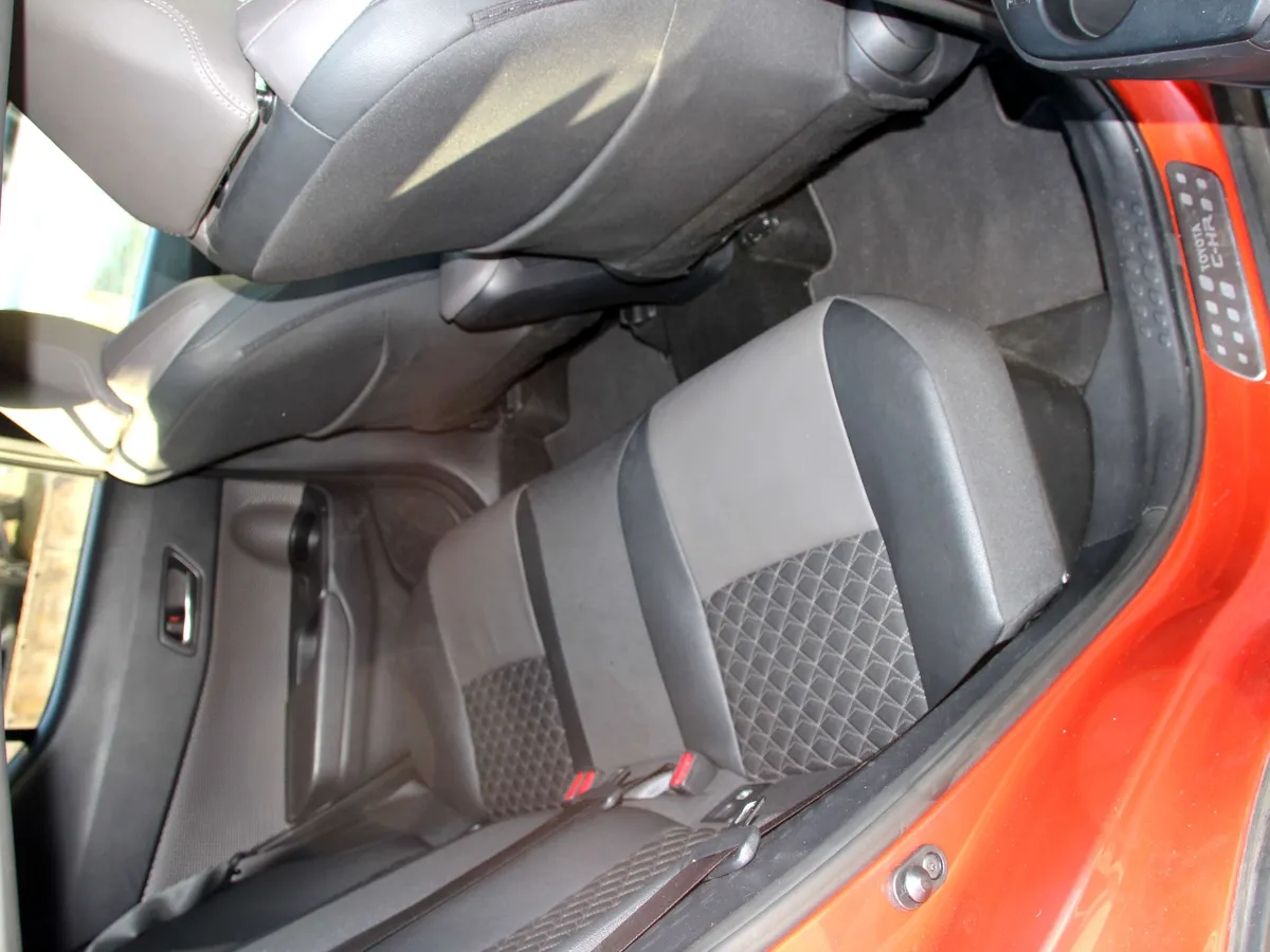 Toyota C-hr - photo 11