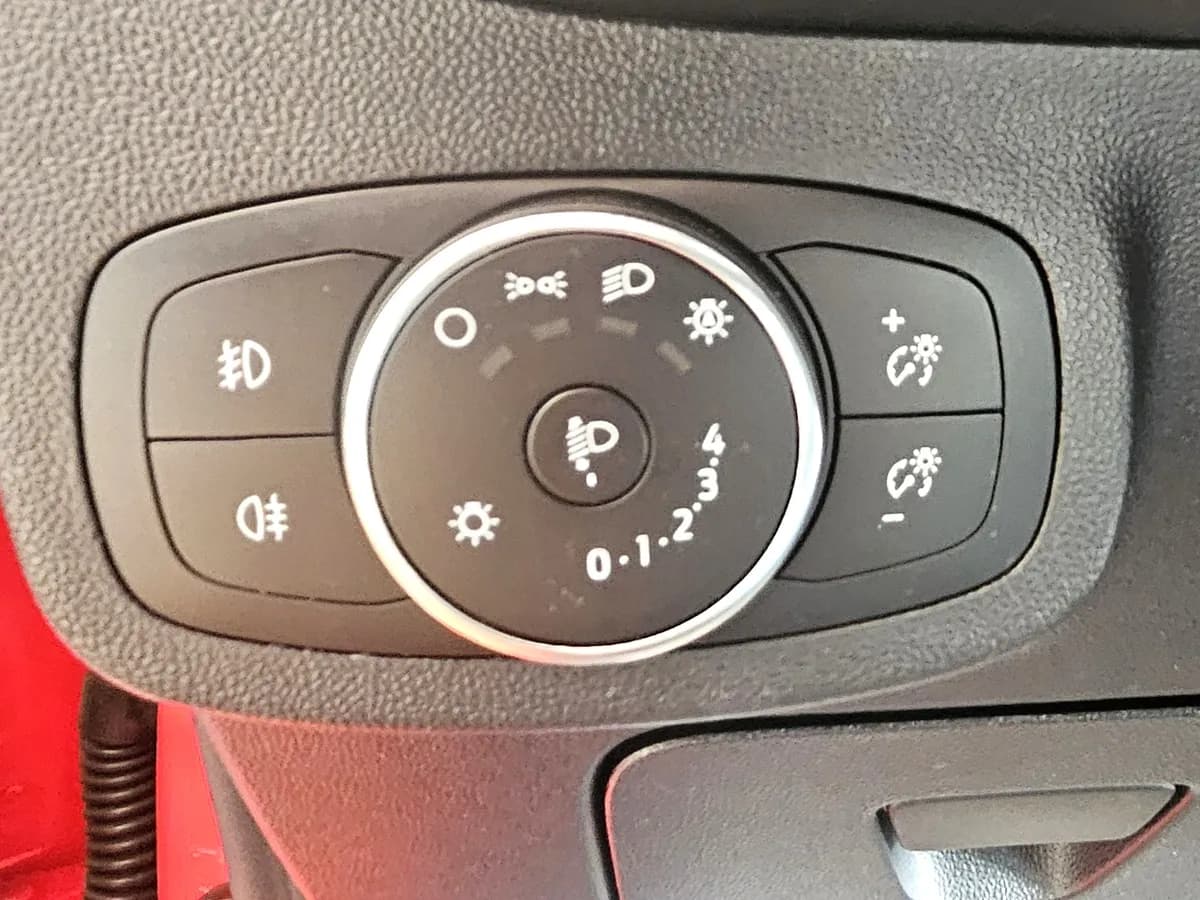 Ford Fiesta - photo 12