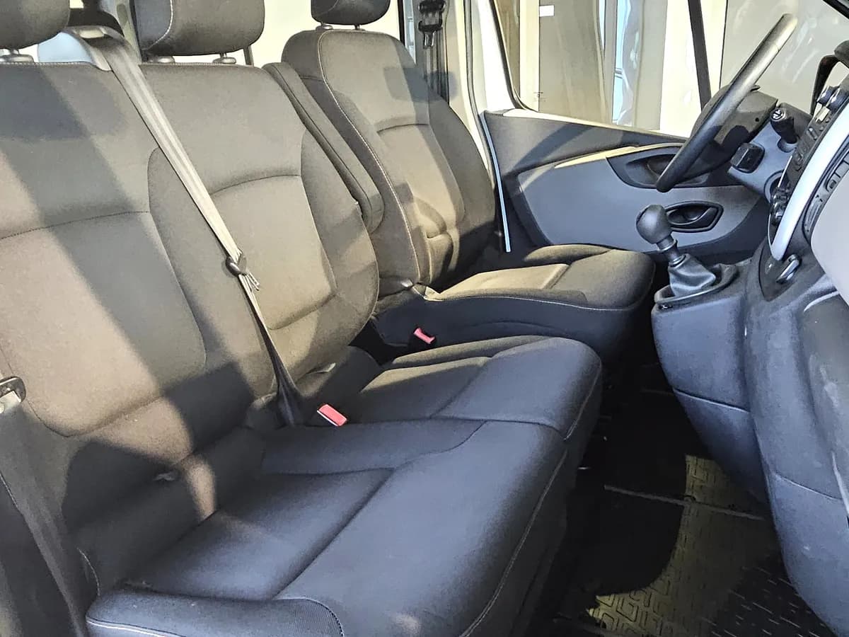 Renault Trafic Combi - photo 17