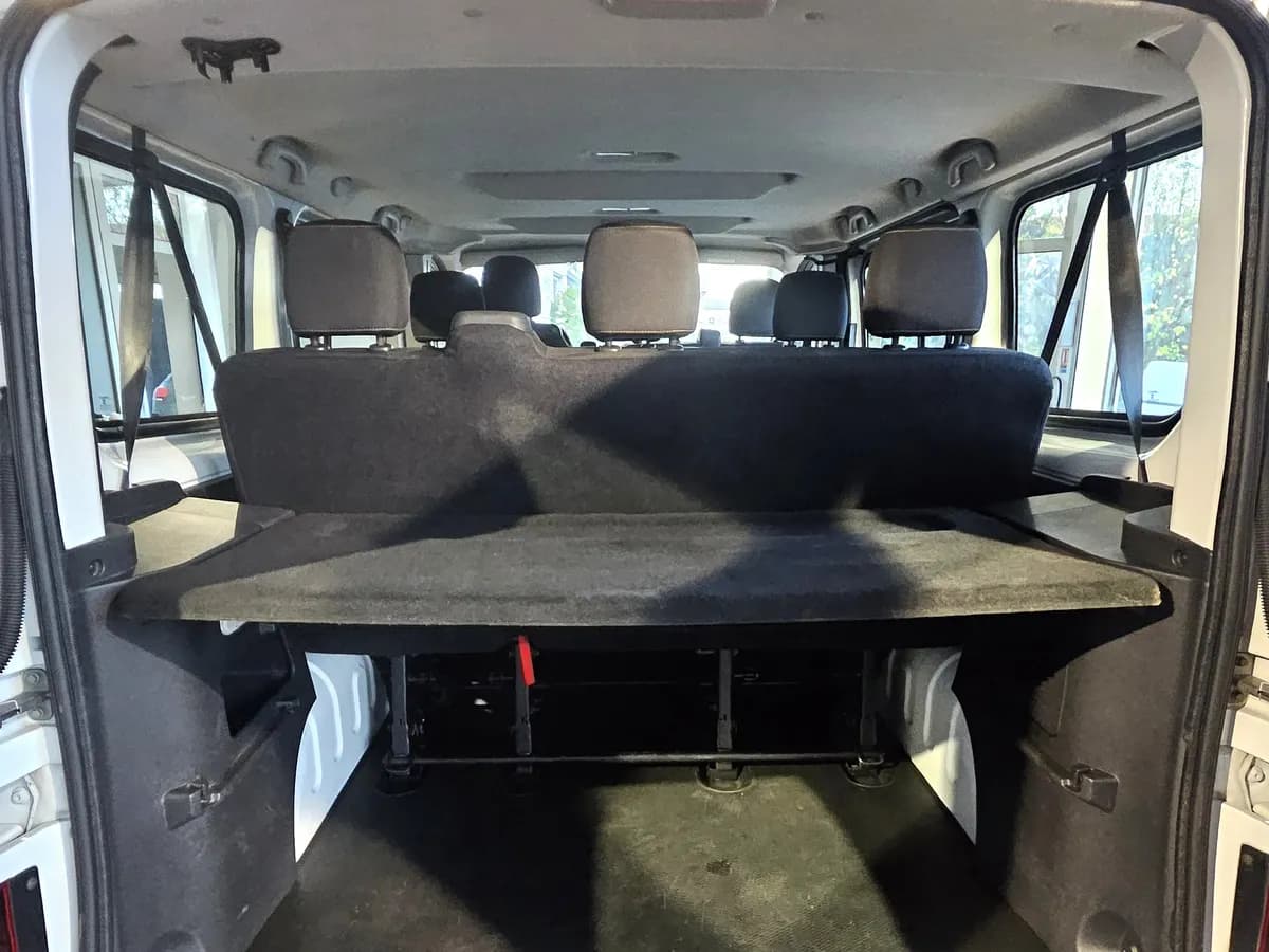 Renault Trafic Combi - photo 21