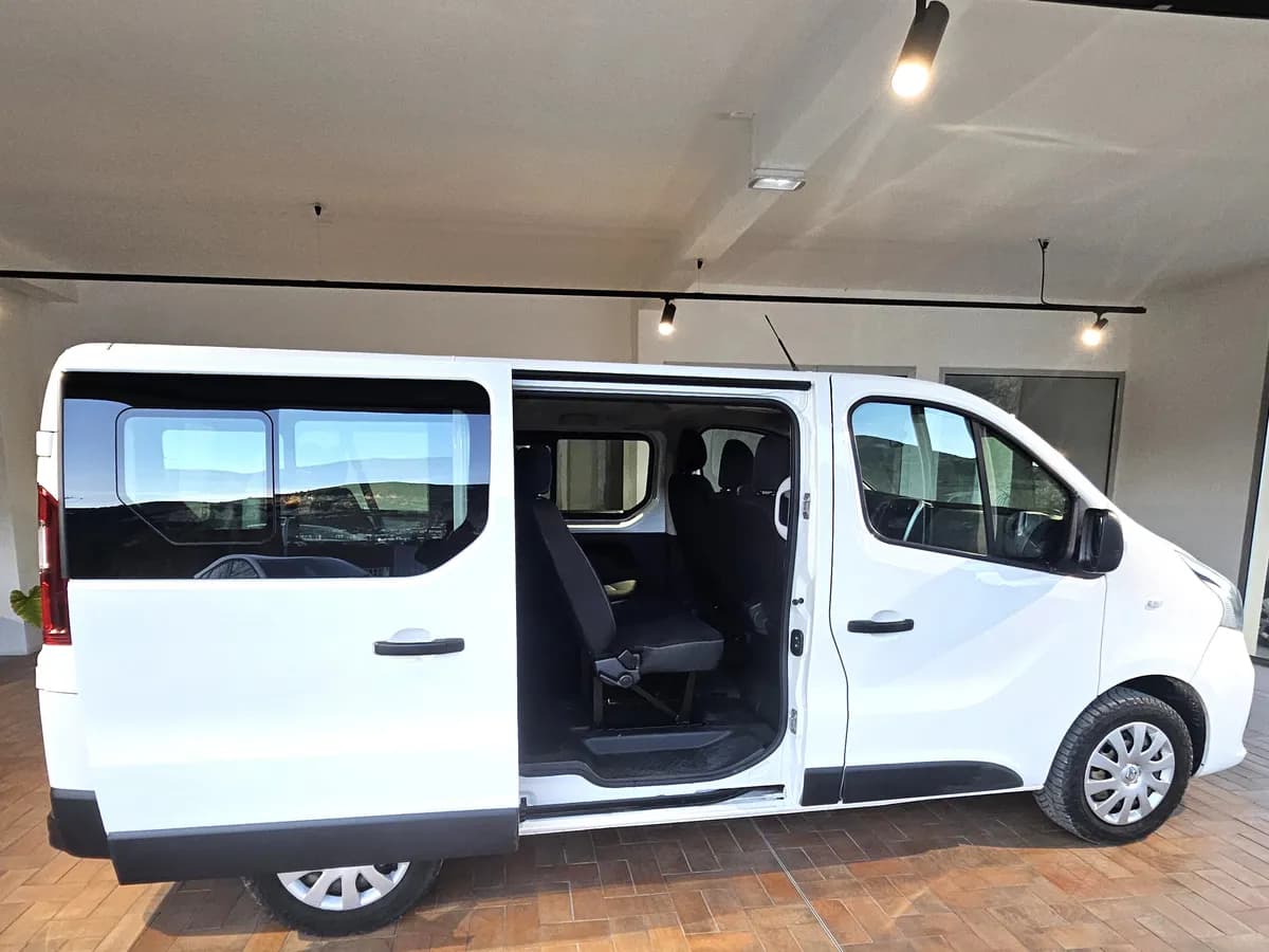 Renault Trafic Combi - photo 18