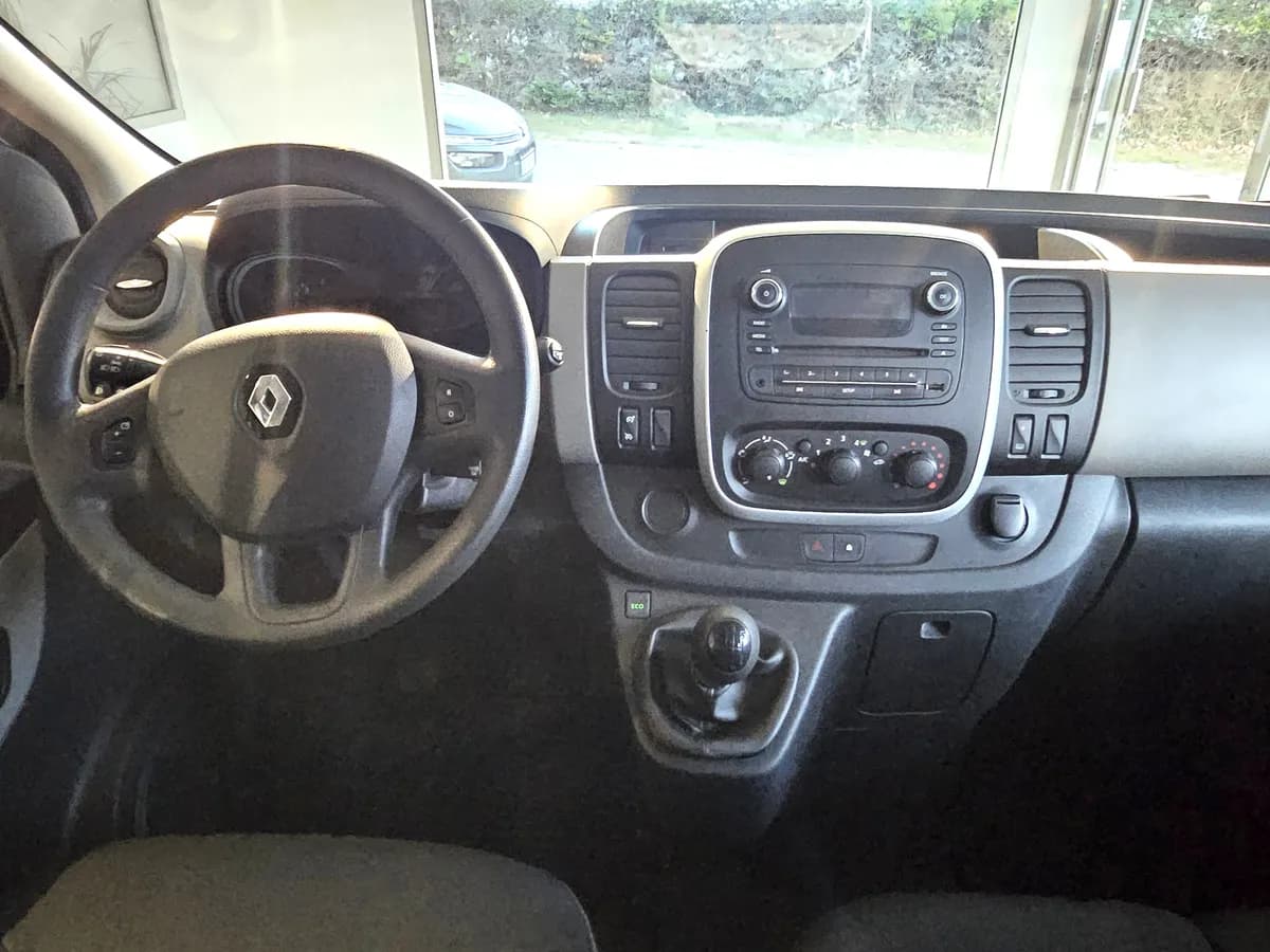 Renault Trafic Combi - photo 11