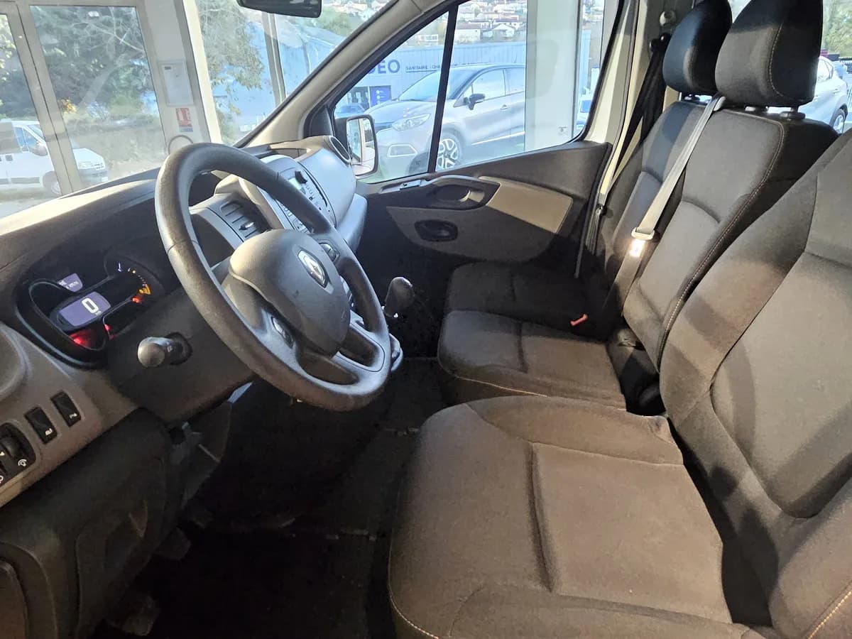 Renault Trafic Combi - photo 12