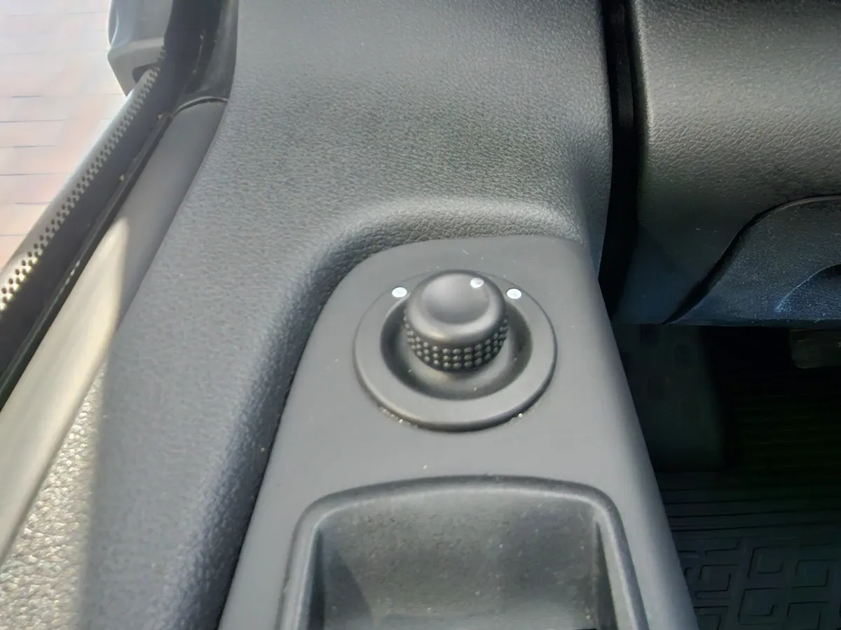 Renault Trafic Combi - photo 14