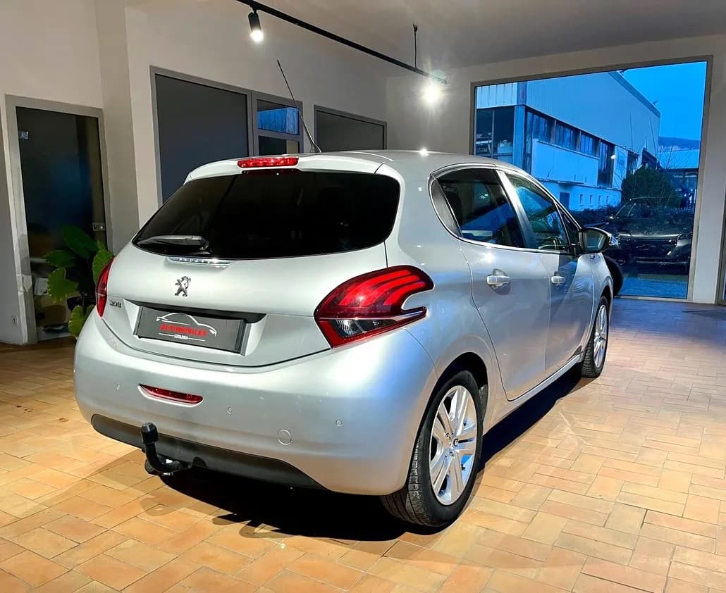 Peugeot 208 - photo 3