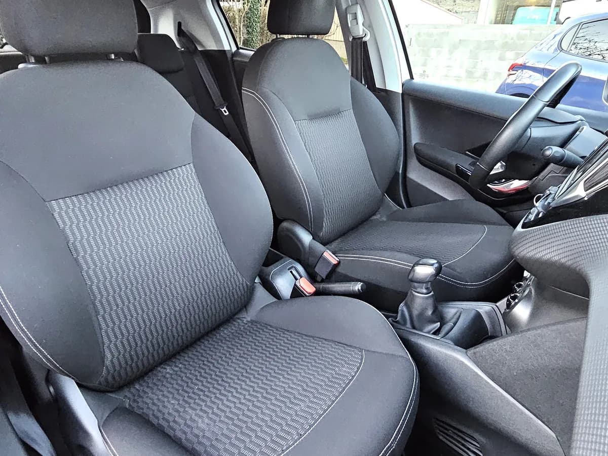Peugeot 208 - photo 14
