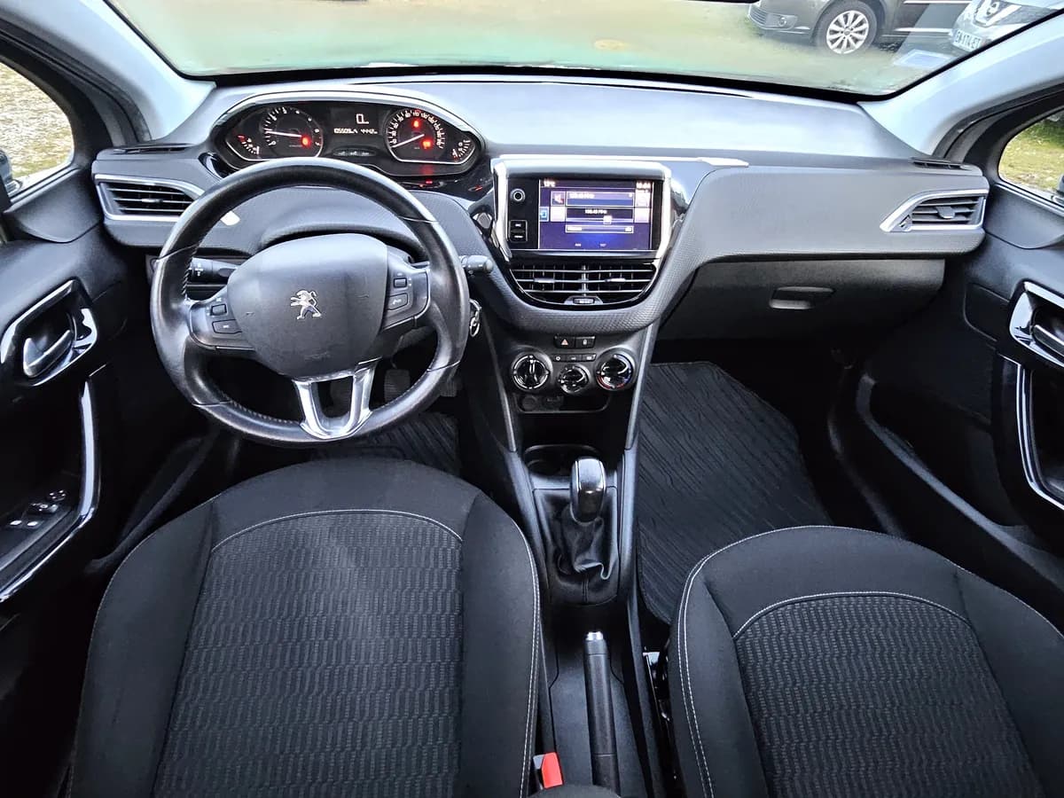 Peugeot 208 - photo 10