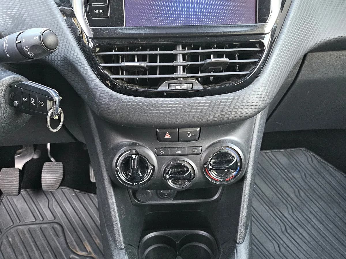 Peugeot 208 - photo 11