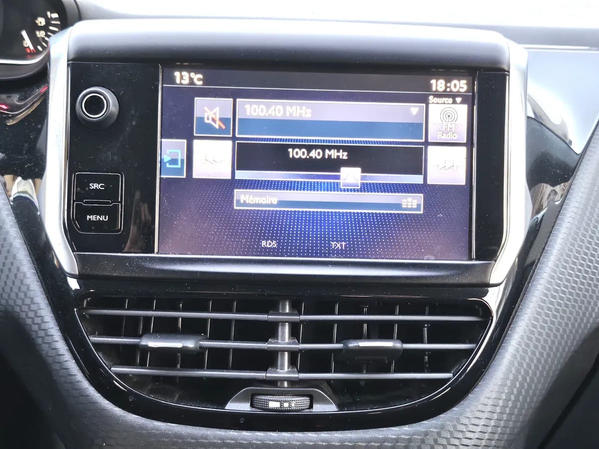 Peugeot 208 - photo 12