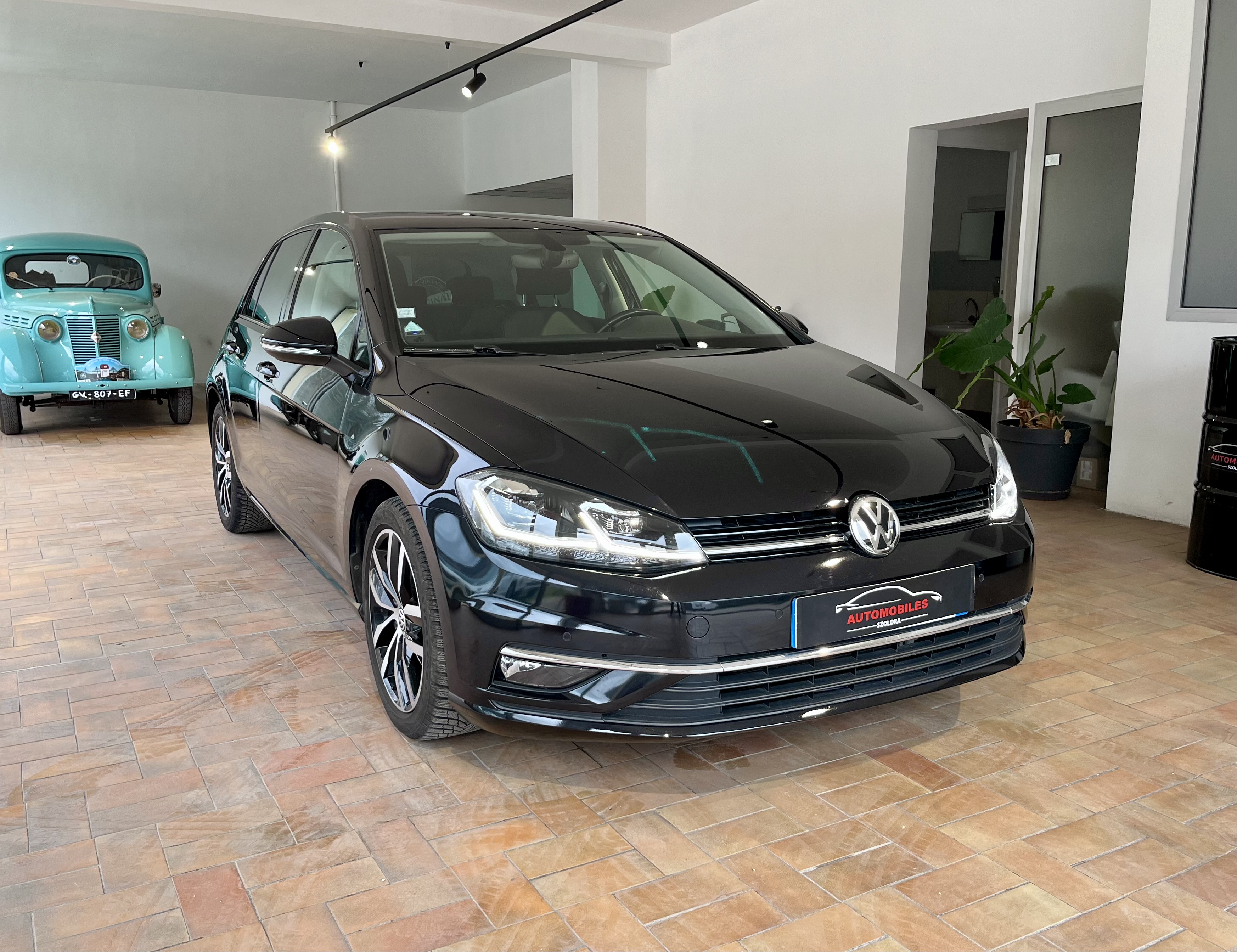 VOLKSWAGEN Golf VII